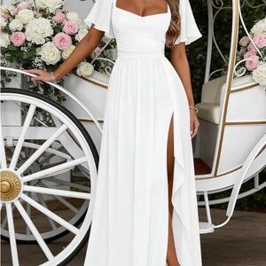 Elegant White Maxi Dress with Sweetheart Neckline